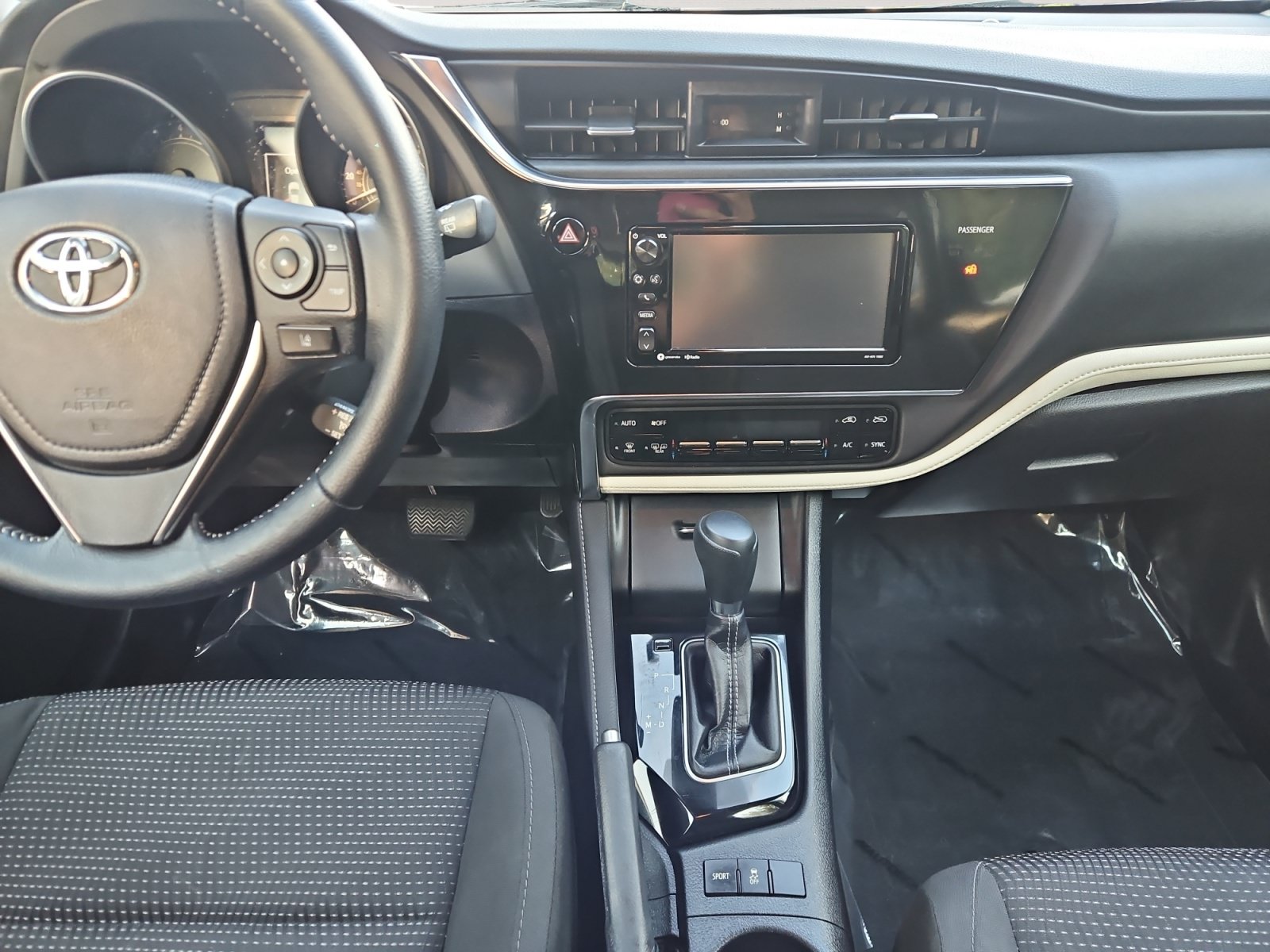 Used 2018 Toyota Corolla iM FWD image 12