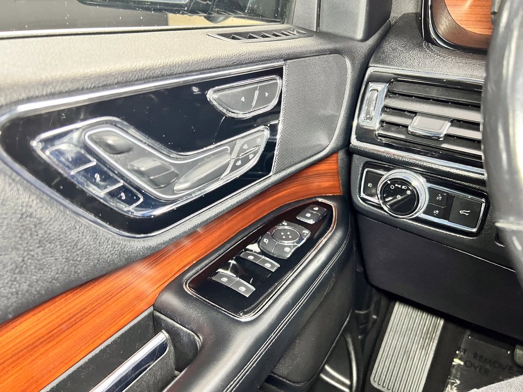Used 2021 Lincoln Navigator Reserve AWD/4WD image 24