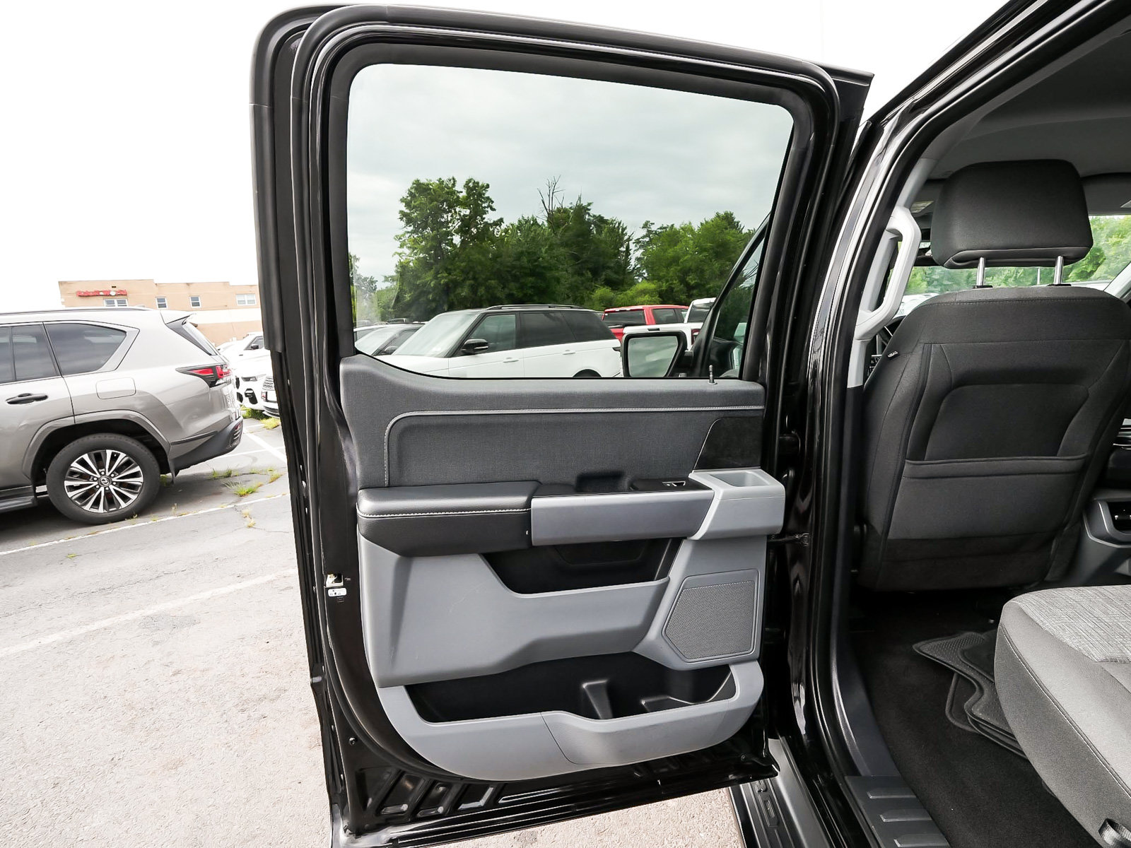 Used 2023 Ford F150 Lightning XLT AWD/4WD image 13