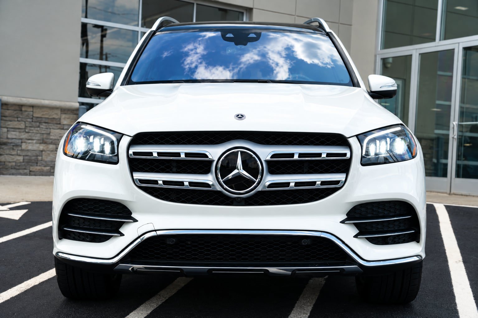 Used 2023 Mercedes-Benz GLS 450 4MATIC image 3