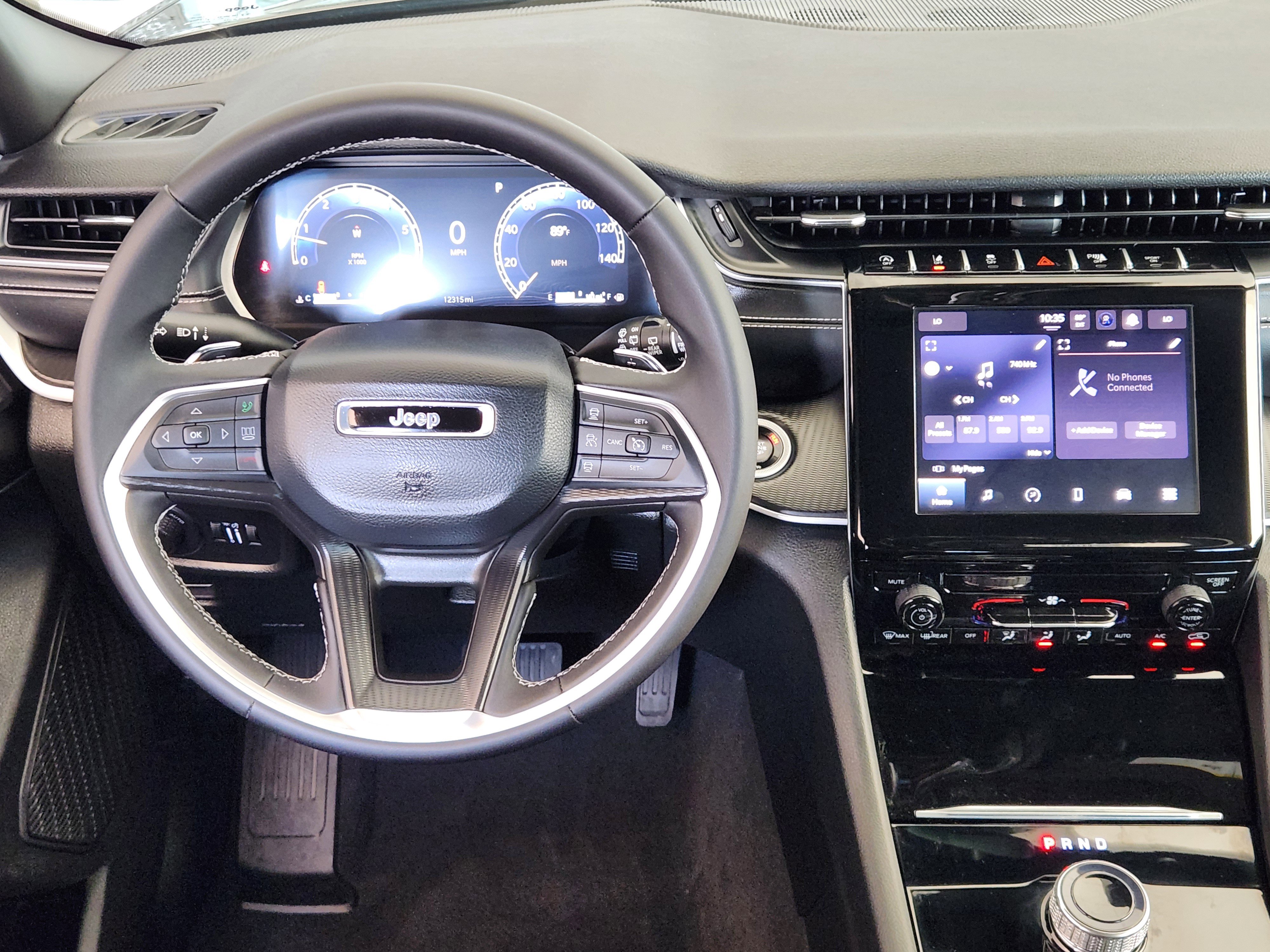 Used 2025 Jeep Grand Cherokee Laredo X image 28