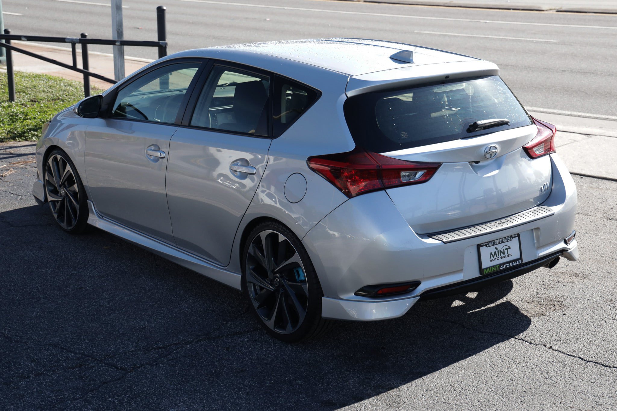 Used 2016 Scion iM FWD image 8