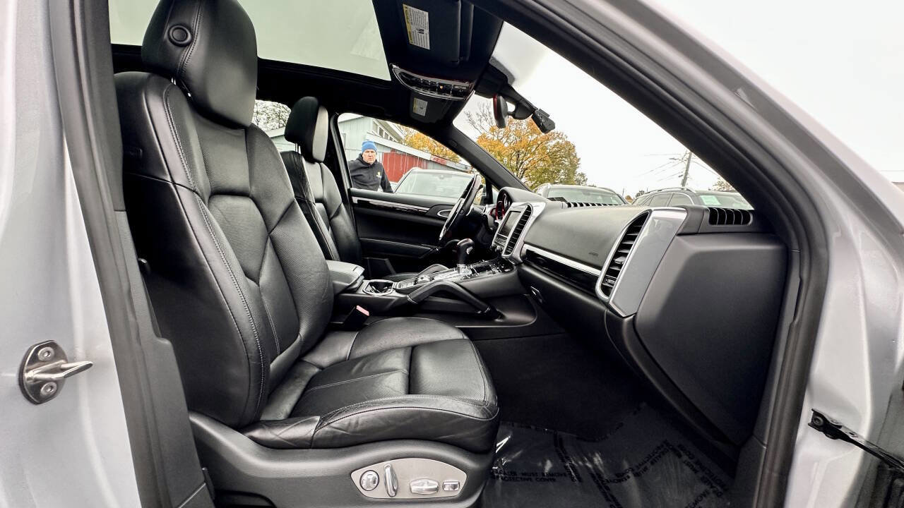 Used 2011 Porsche Cayenne S image 16