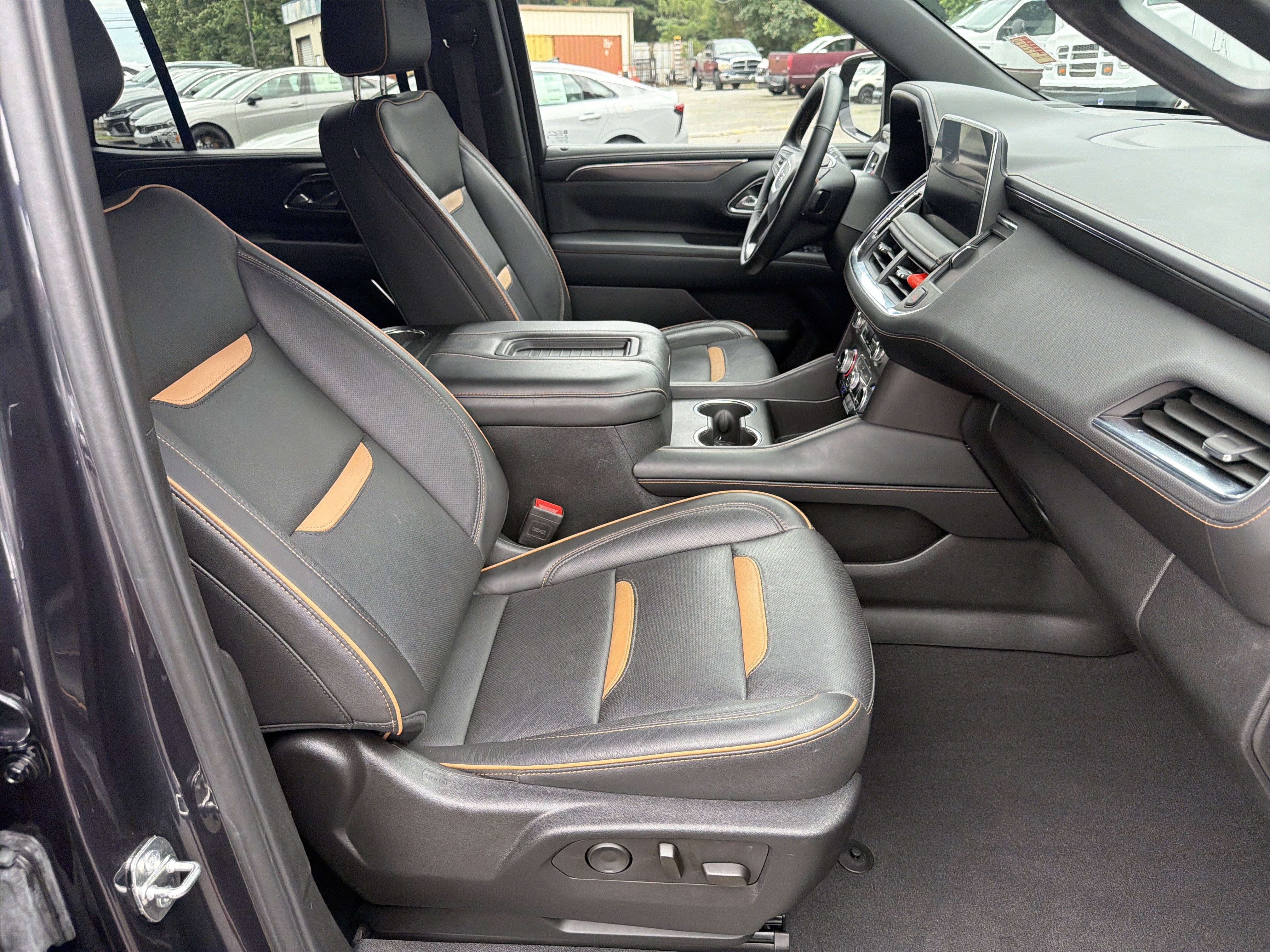 Used 2024 GMC Yukon AT4 AWD/4WD image 13
