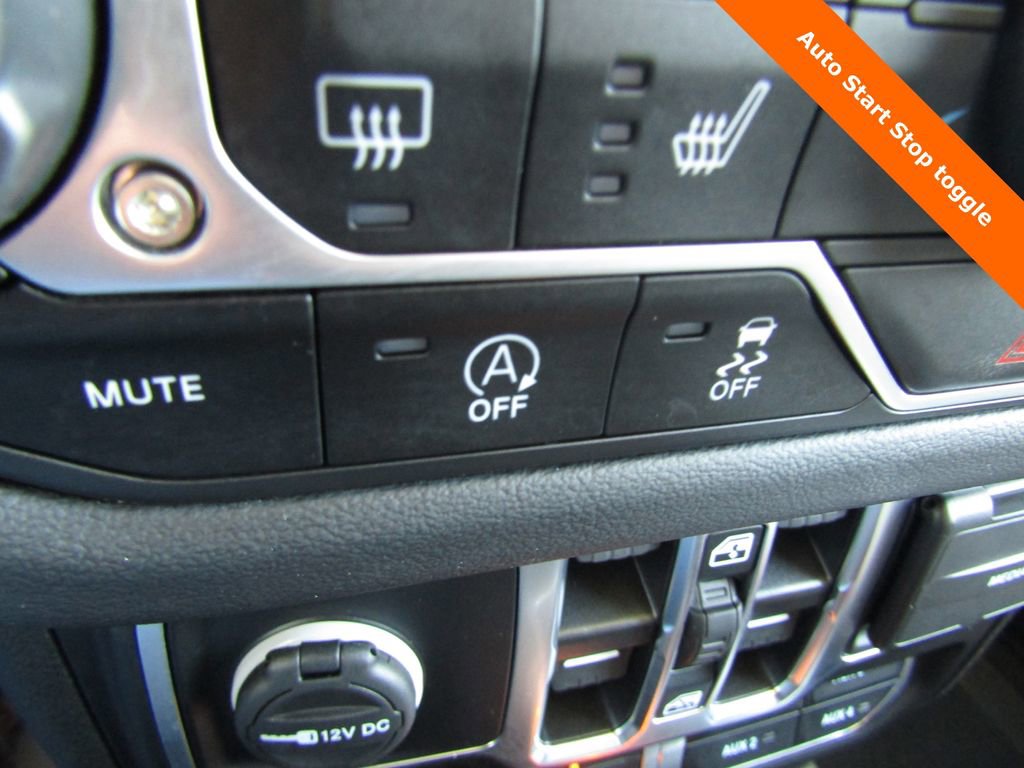 Used 2025 Jeep Wrangler Unlimited Rubicon w/ Convenience Group image 10