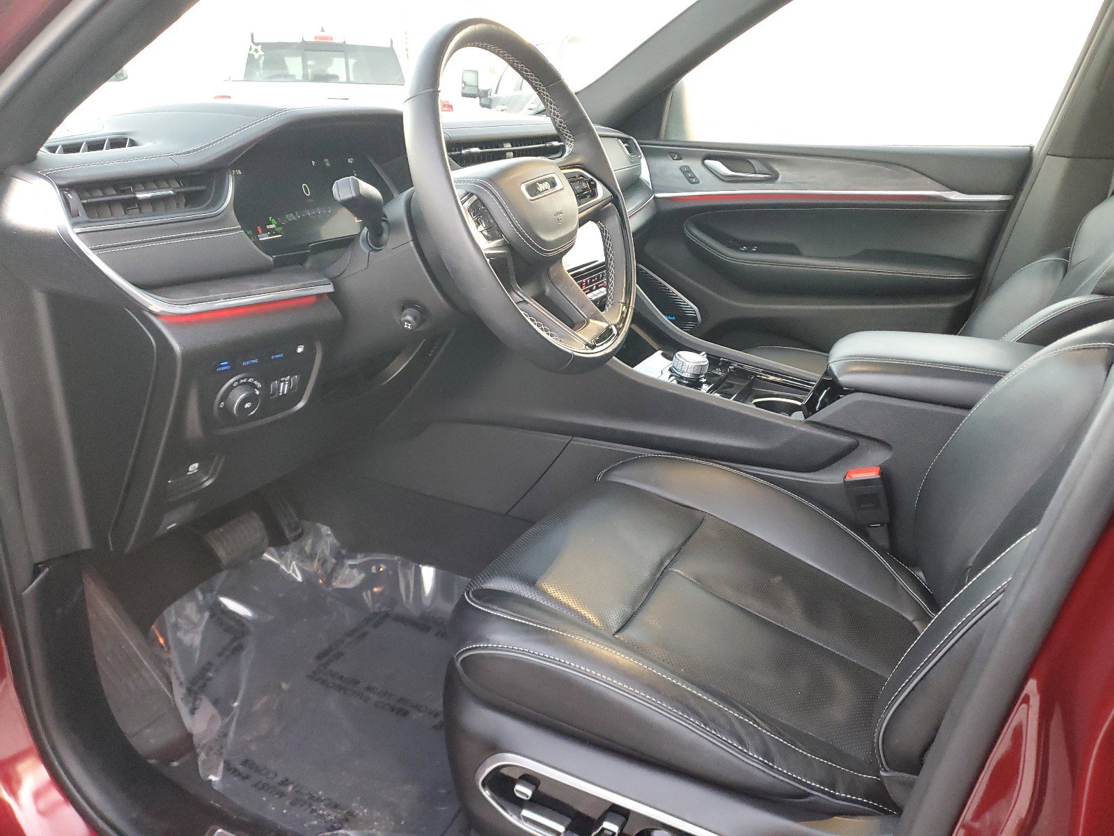 Used 2024 Jeep Grand Cherokee Overland w/ Advanced Protech Group III image 20