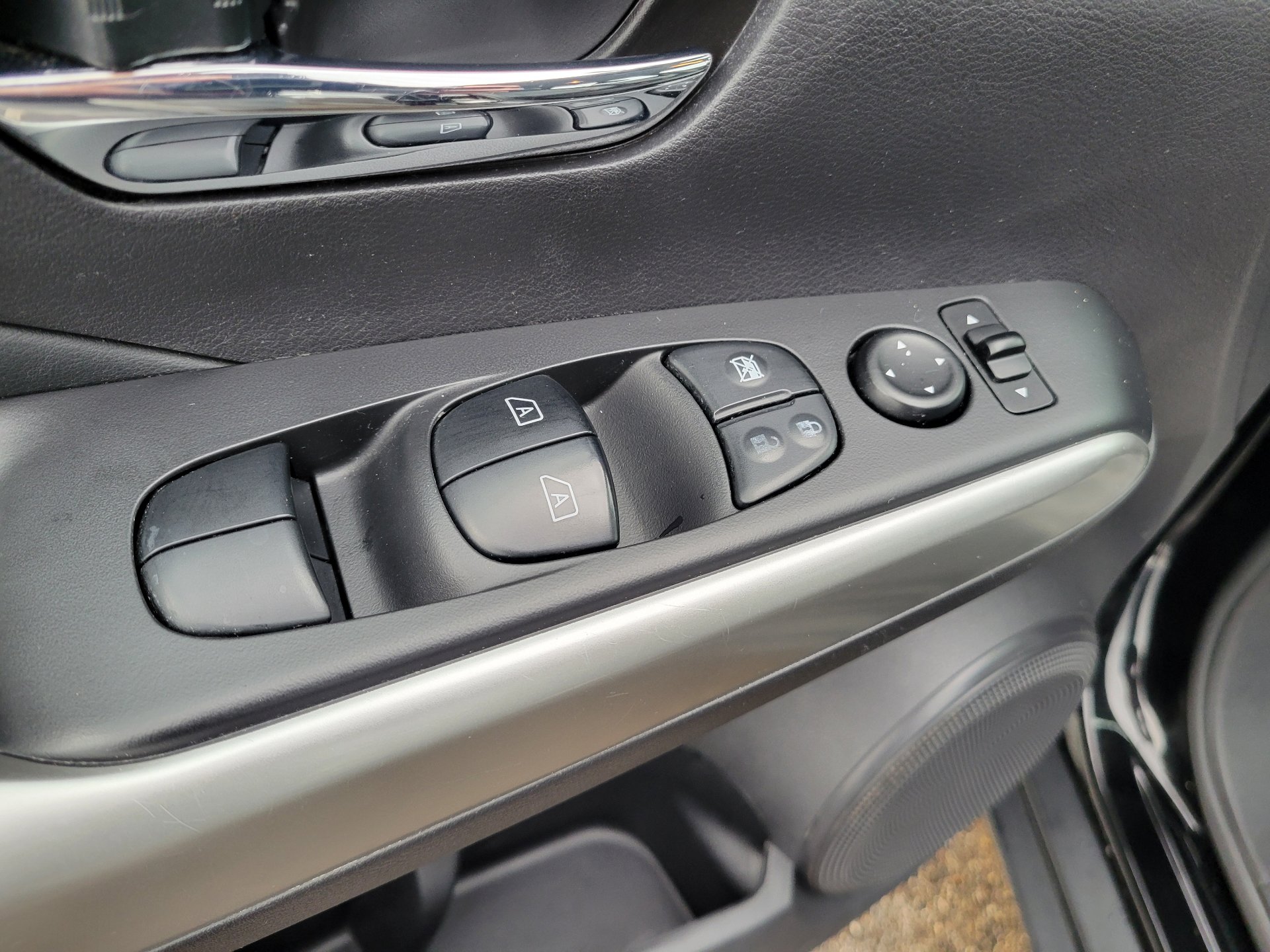 Used 2020 Nissan Kicks SR w/ SR Premium Package image 19