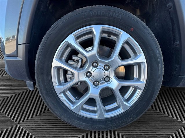 Used 2023 Jeep Compass Latitude image 14