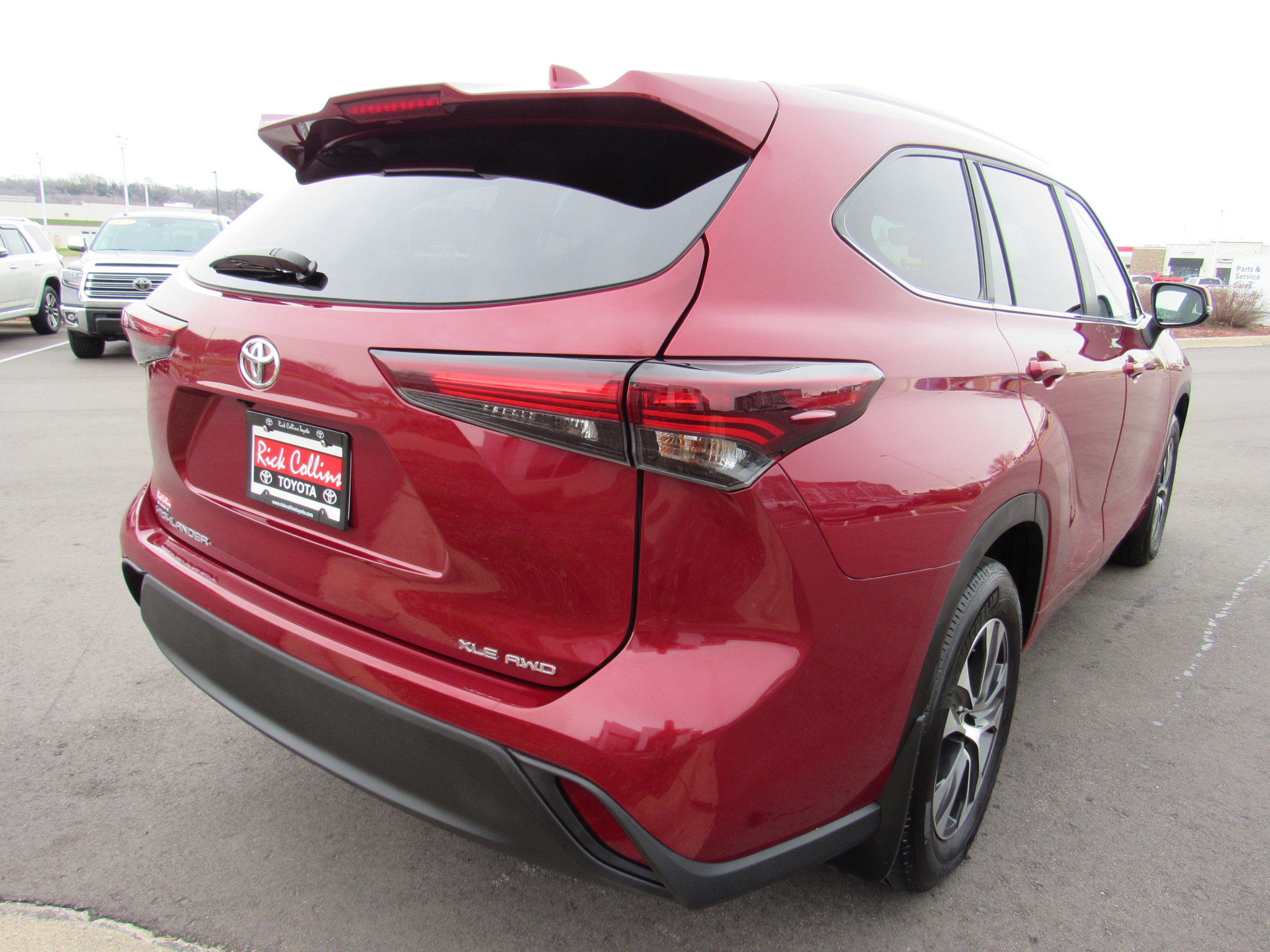 Used 2025 Toyota Highlander XLE image 6