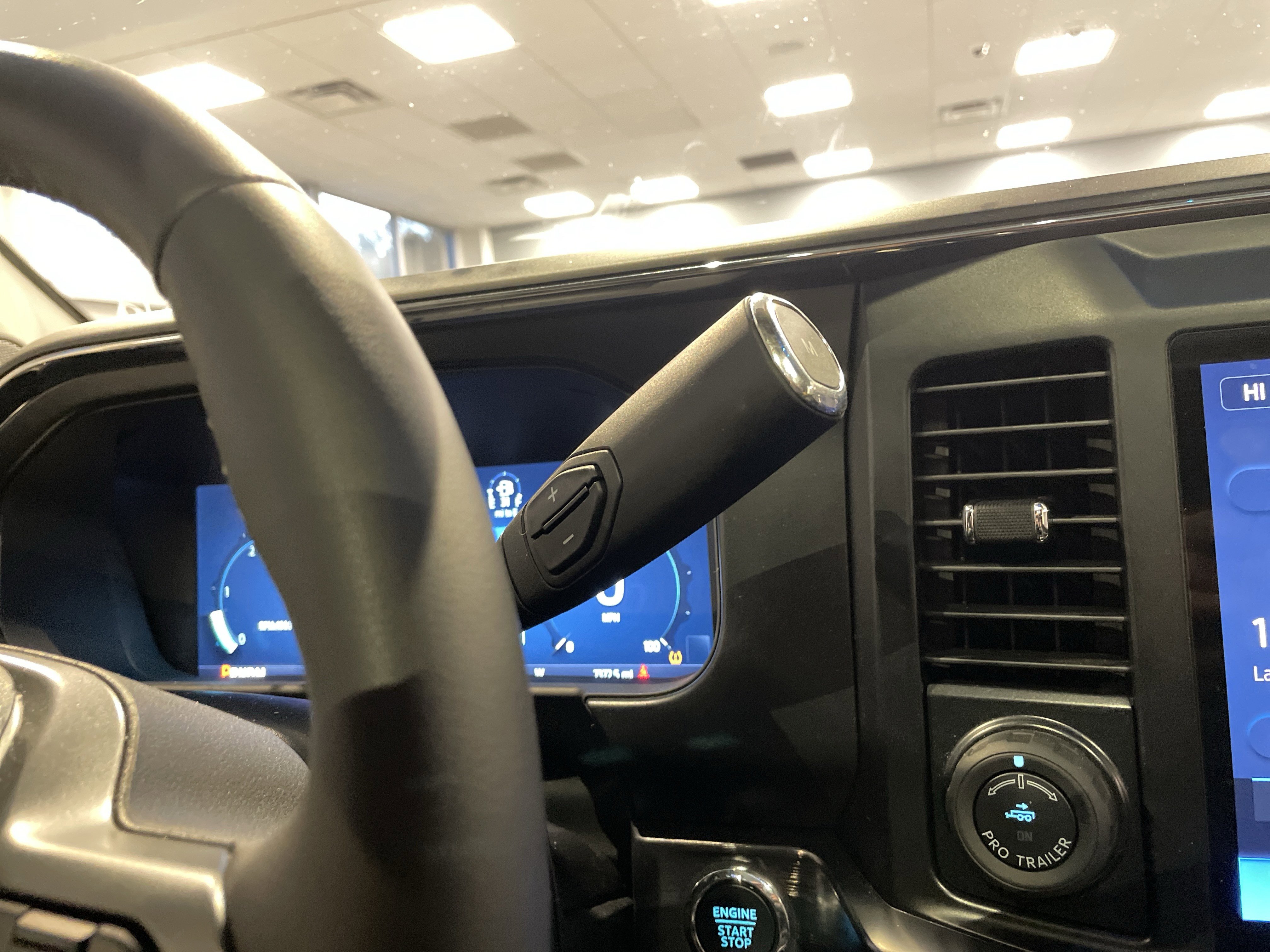 Used 2025 Ford F250 Lariat w/ Lariat Ultimate Package image 31