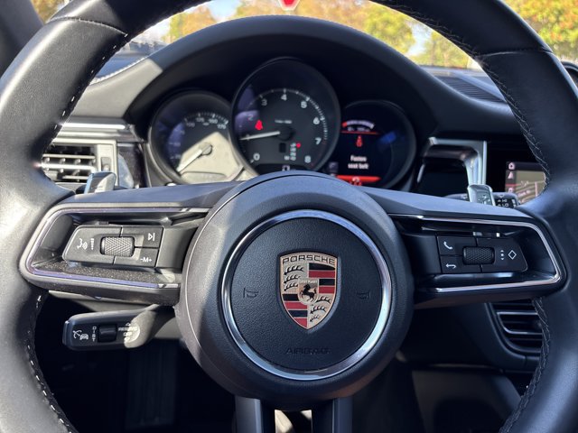 Used 2025 Porsche Macan AWD/4WD image 26