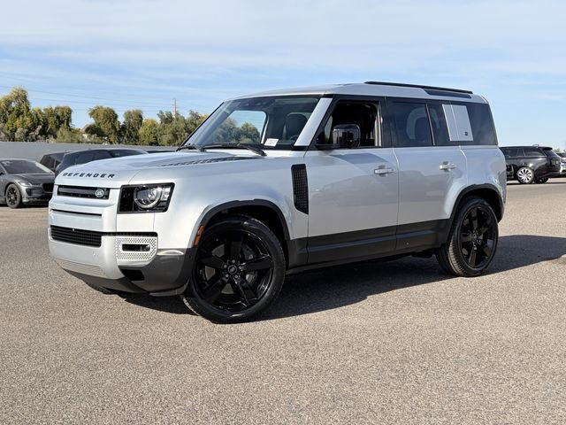 Used 2023 Land Rover Defender 110 SE image 2