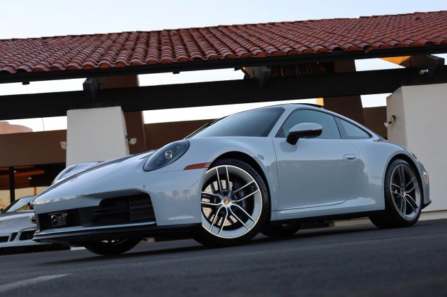Used 2025 Porsche 911 Carrera image 3