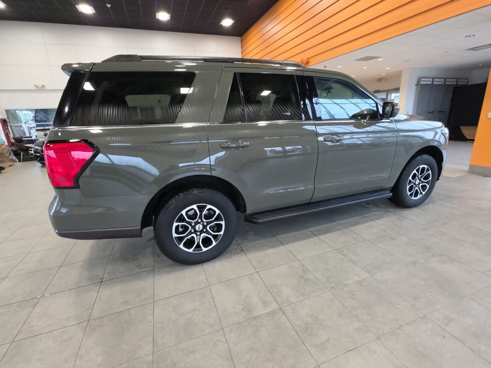 Used 2024 Ford Expedition XLT AWD/4WD image 6