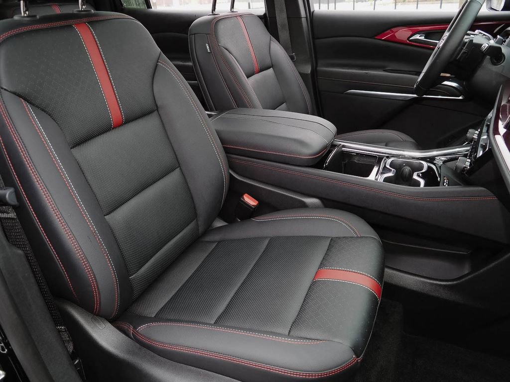 Used 2024 Chevrolet Traverse RS image 16