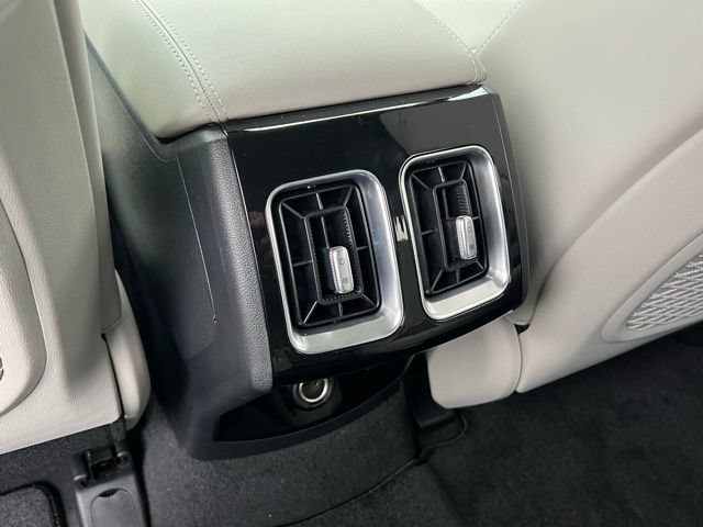 Used 2025 Kia Sorento SX AWD/4WD image 16
