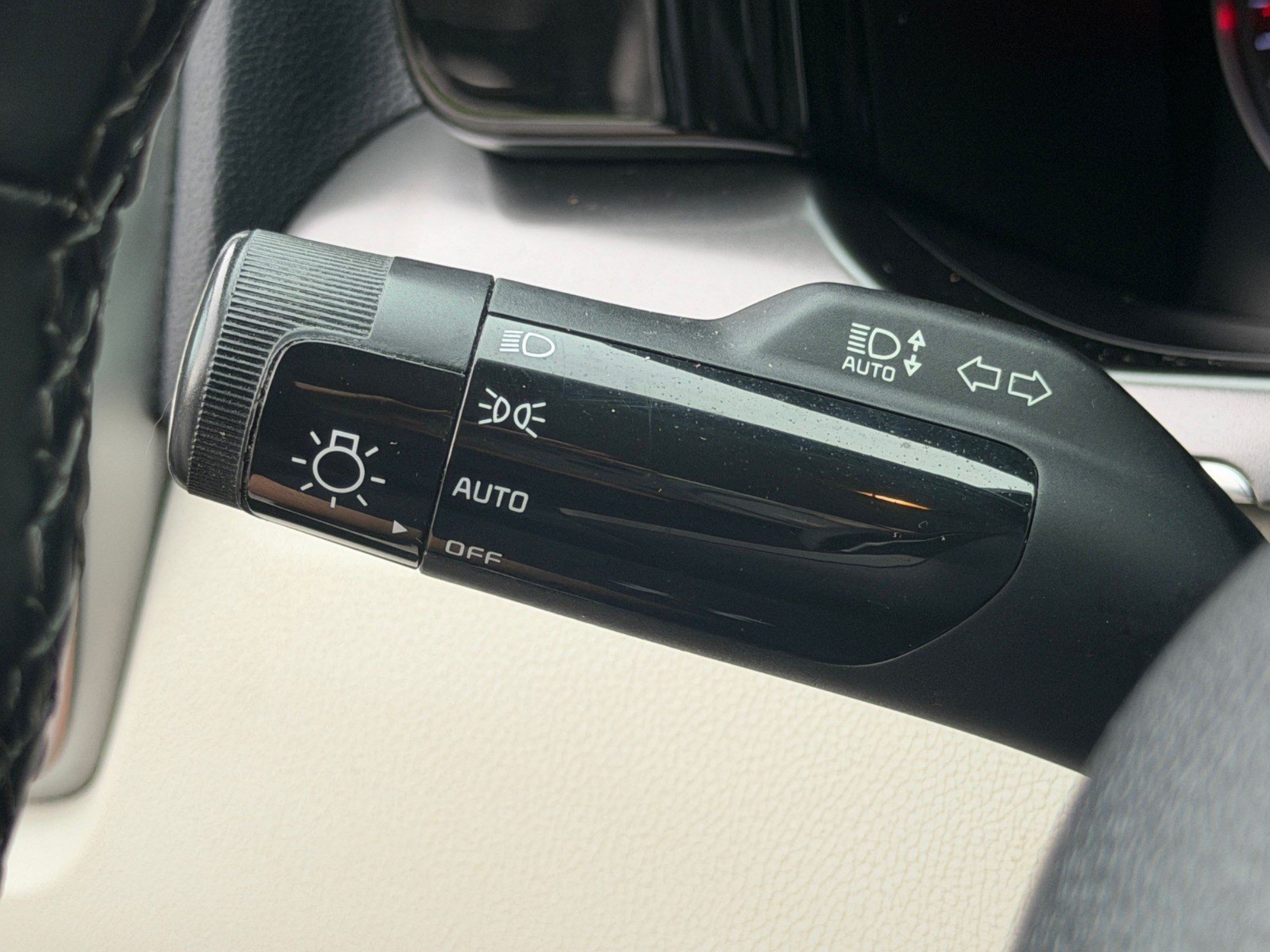 Used 2021 Kia Sorento S FWD image 44