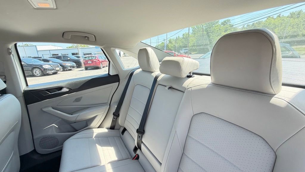 Certified 2024 Volkswagen Jetta SE FWD image 6