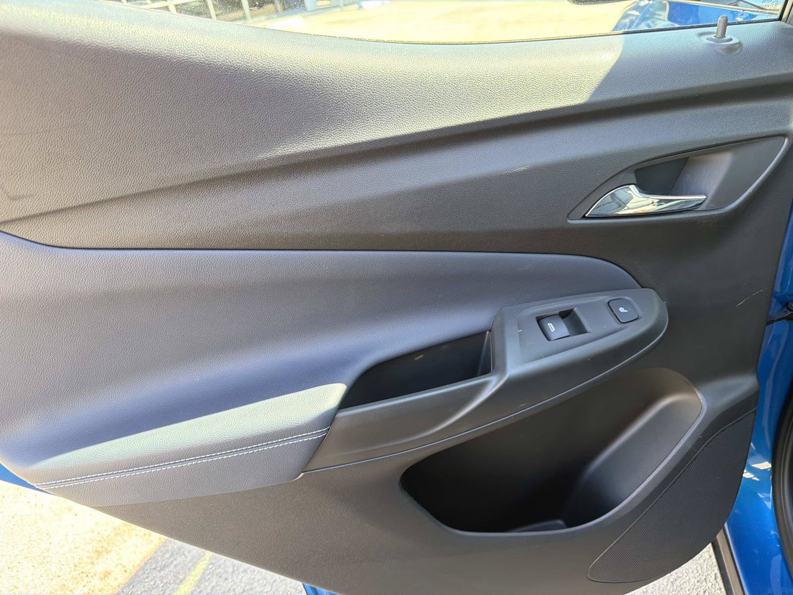 Used 2023 Chevrolet Bolt EUV Premier FWD image 9