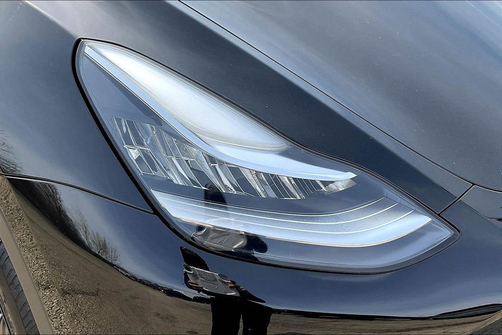 Used 2022 Tesla Model Y Long Range image 31