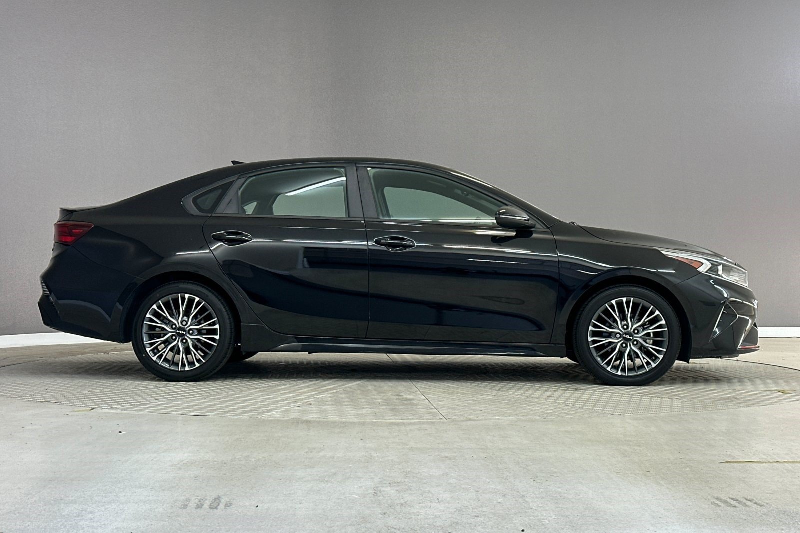 Used 2022 Kia Forte GT-Line w/ GT-Line Technology Package FWD image 8