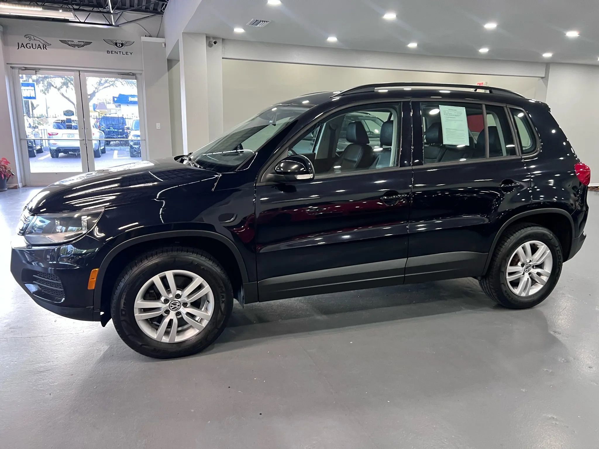 Used 2016 Volkswagen Tiguan S image 4