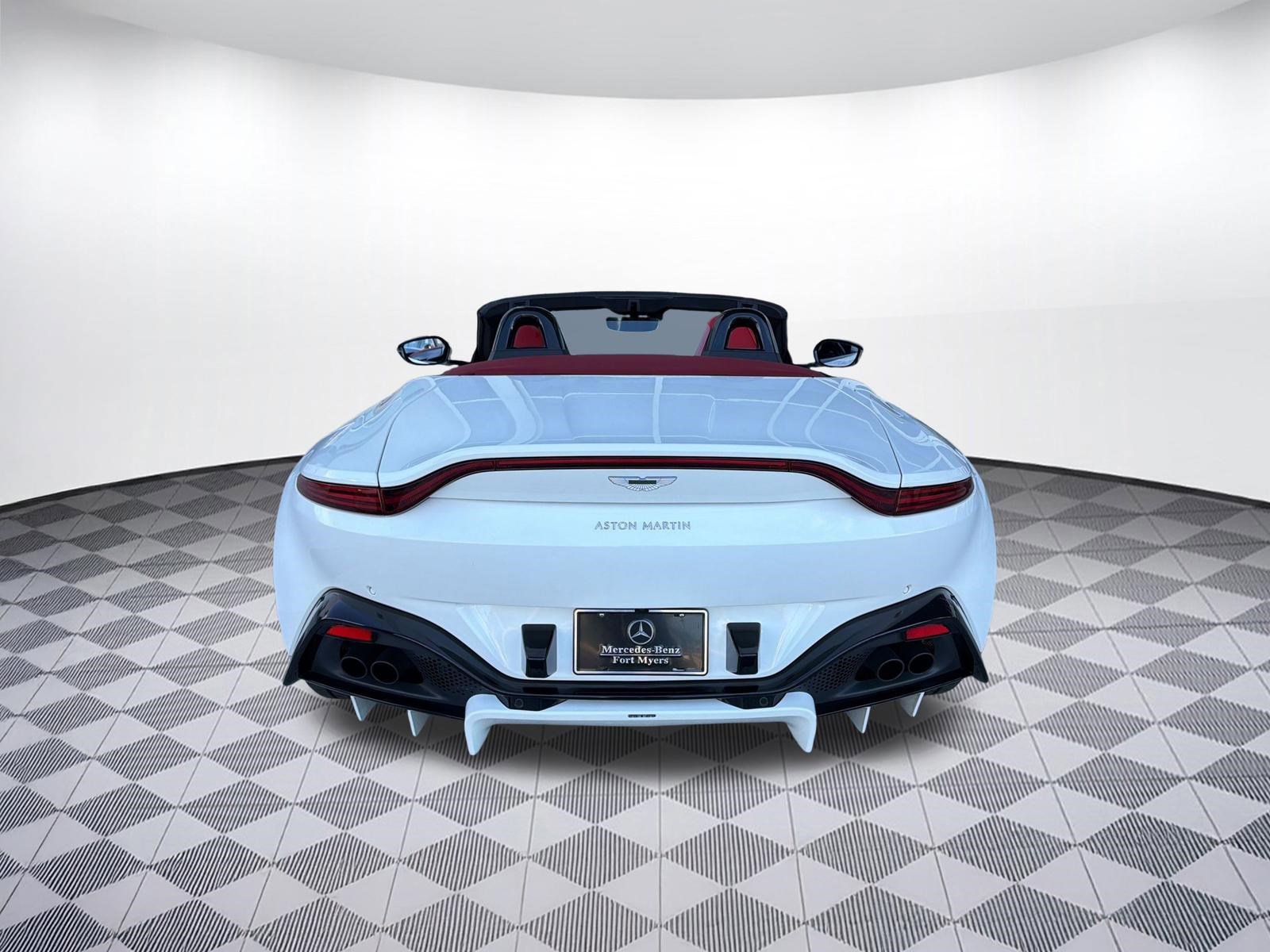 Used 2021 Aston Martin V8 Vantage Roadster RWD image 10