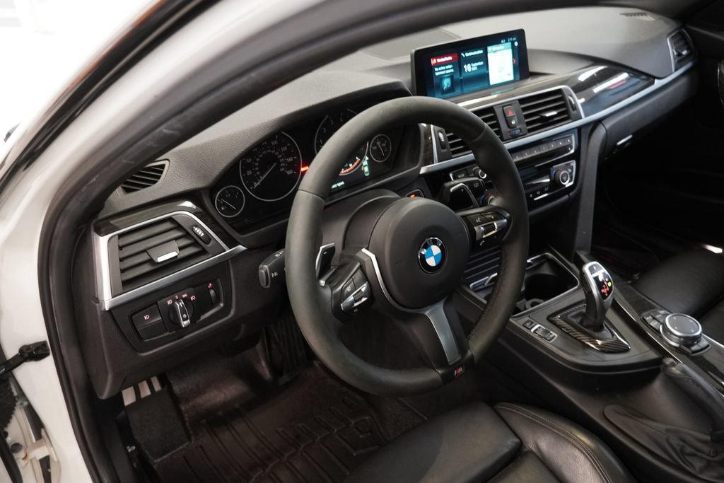 Used 2017 BMW 340i xDrive Sedan AWD/4WD image 7