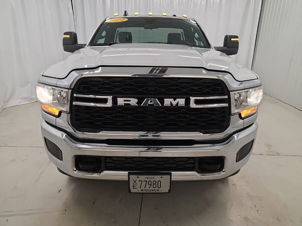 Used 2024 RAM 2500 Tradesman w/ Chrome Appearance Group AWD/4WD image 8