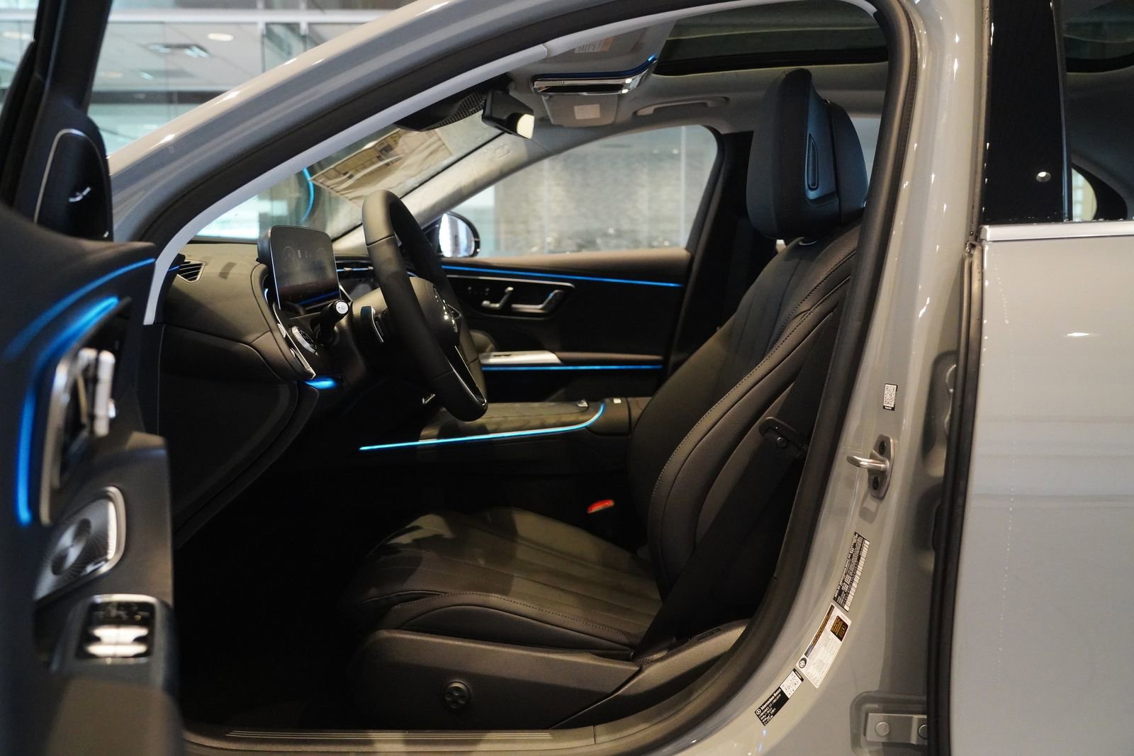 New 2026 Mercedes-Benz E 350 4MATIC Sedan image 2