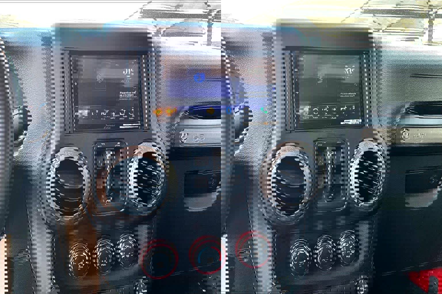 Used 2017 Jeep Wrangler Freedom Edition image 32