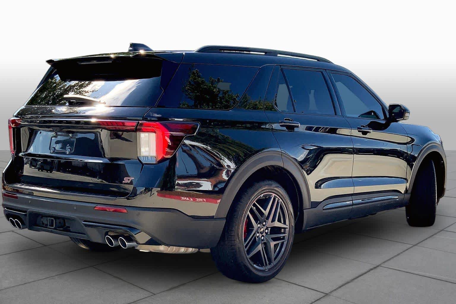 Used 2025 Ford Explorer ST AWD/4WD image 13