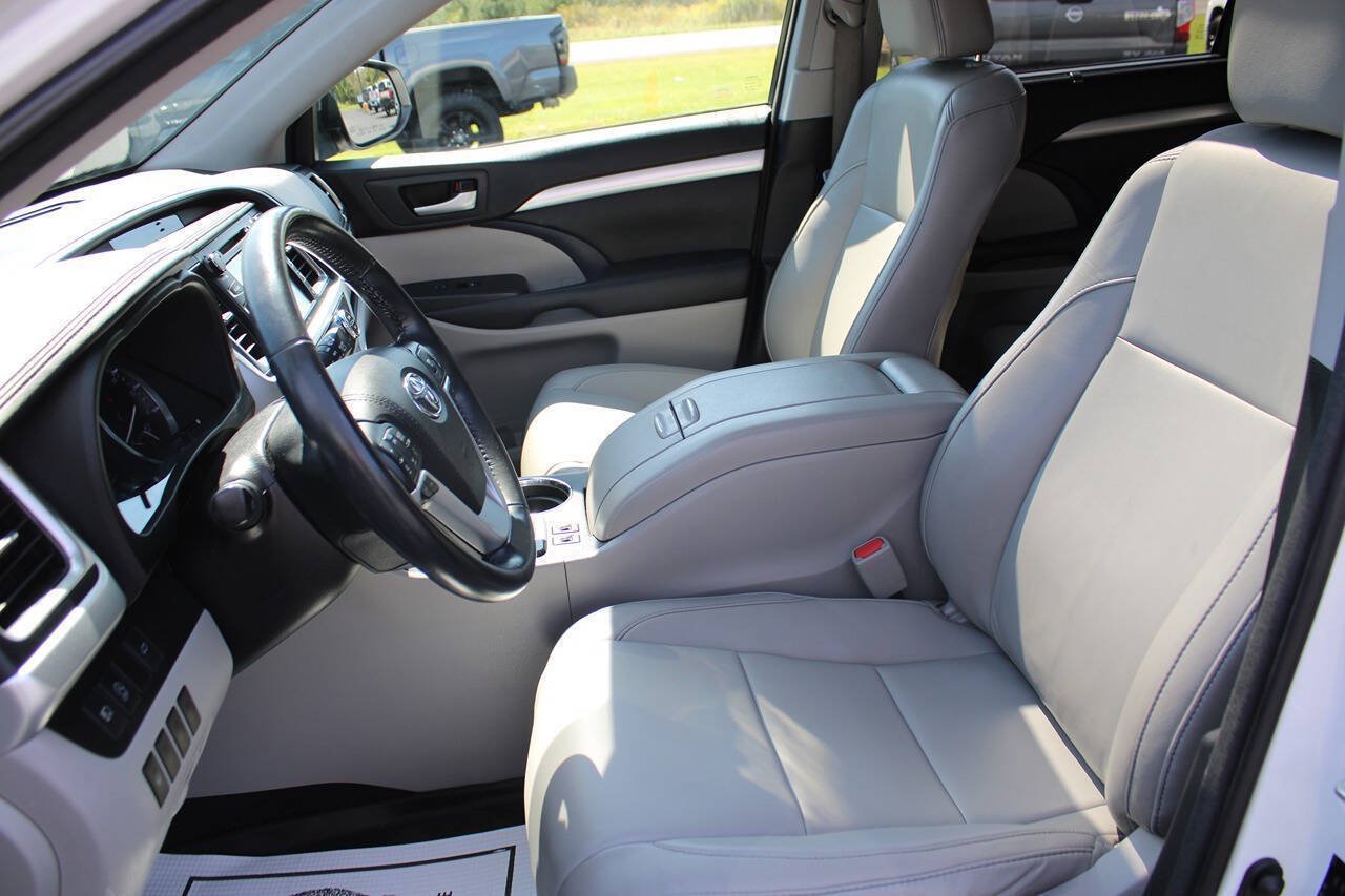 Used 2018 Toyota Highlander XLE AWD/4WD image 31