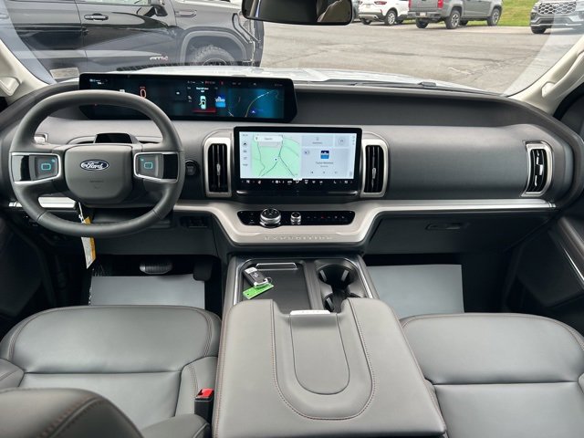 New 2025 Ford Expedition Active image 18