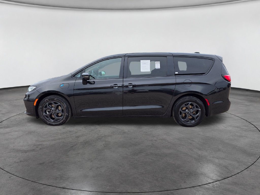 Used 2022 Chrysler Pacifica Touring-L w/ Uconnect Theater Family Group FWD image 5
