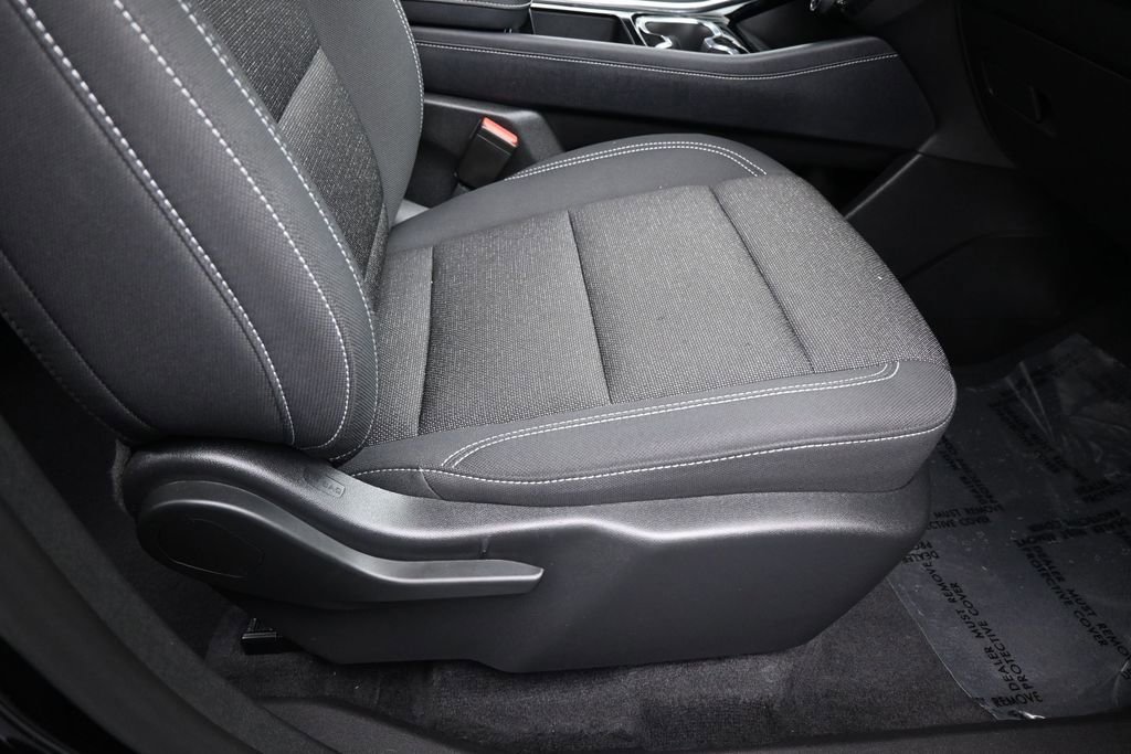 Used 2025 Chevrolet Traverse LT FWD image 44