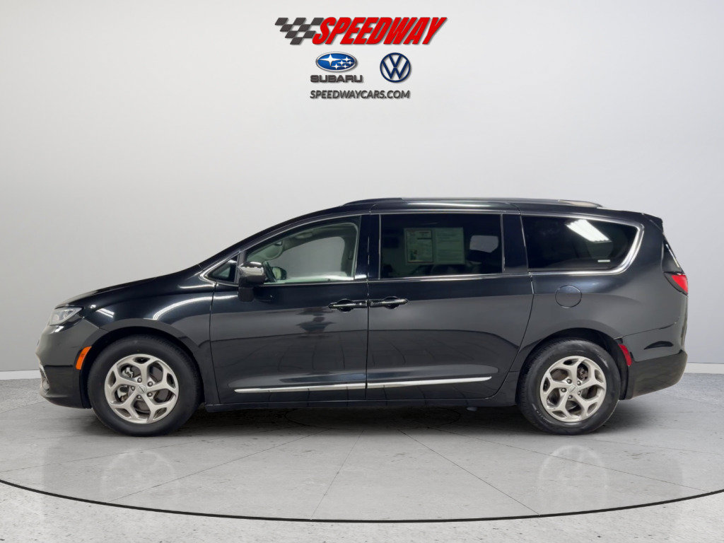 Used 2023 Chrysler Pacifica Limited FWD image 10