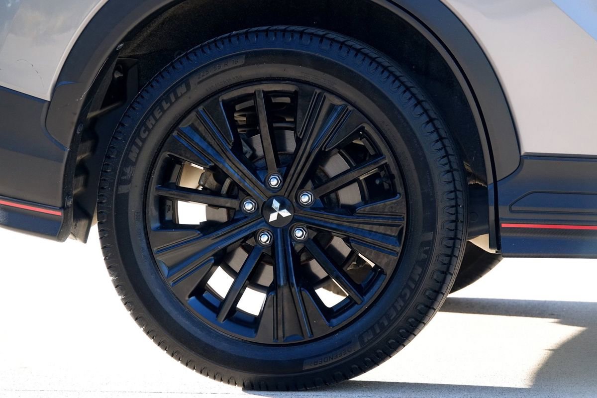 Used 2020 Mitsubishi Eclipse Cross LE image 28