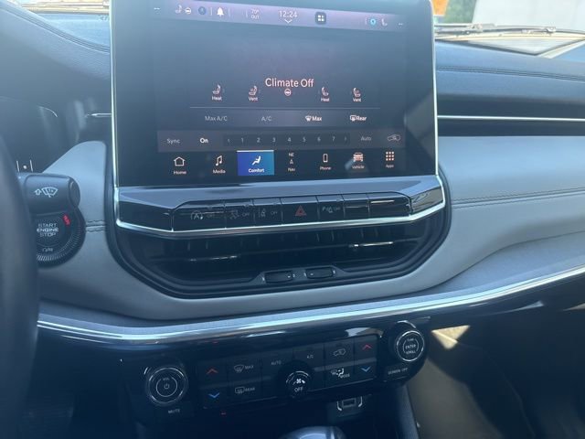 Used 2022 Jeep Compass Limited w/ Elite Group image 18