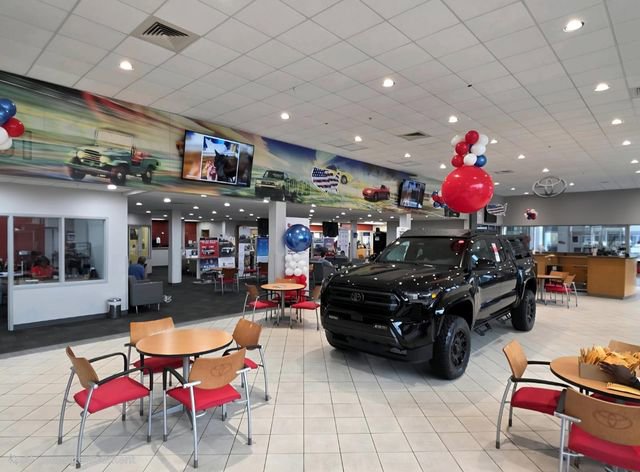 Used 2018 Toyota Tacoma TRD Sport w/ Technology Package image 15