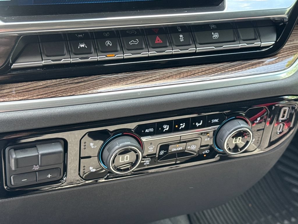Certified 2025 Chevrolet Silverado 1500 RST AWD/4WD image 19