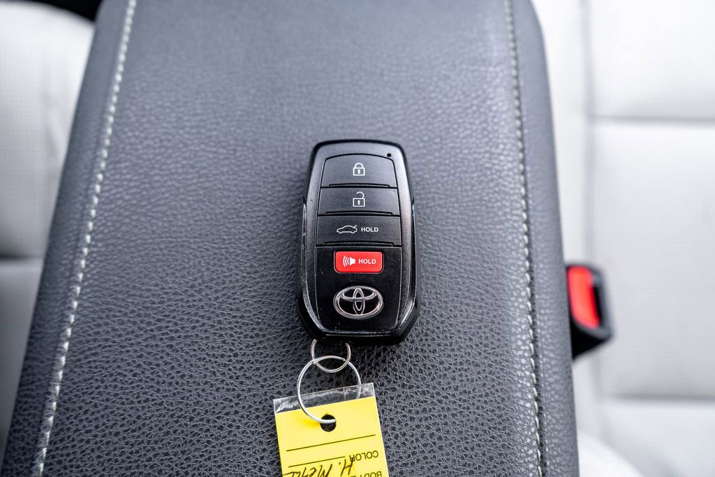 Used 2025 Toyota Camry XLE image 30