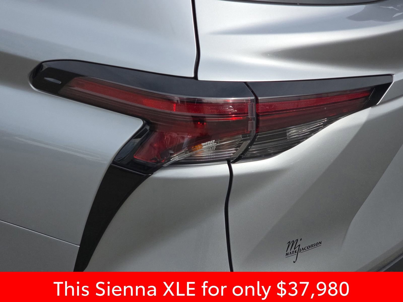 Used 2024 Toyota Sienna XLE image 45