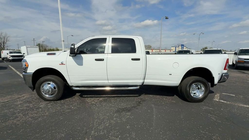 Used 2024 RAM 3500 Tradesman w/ Chrome Appearance Group AWD/4WD image 5