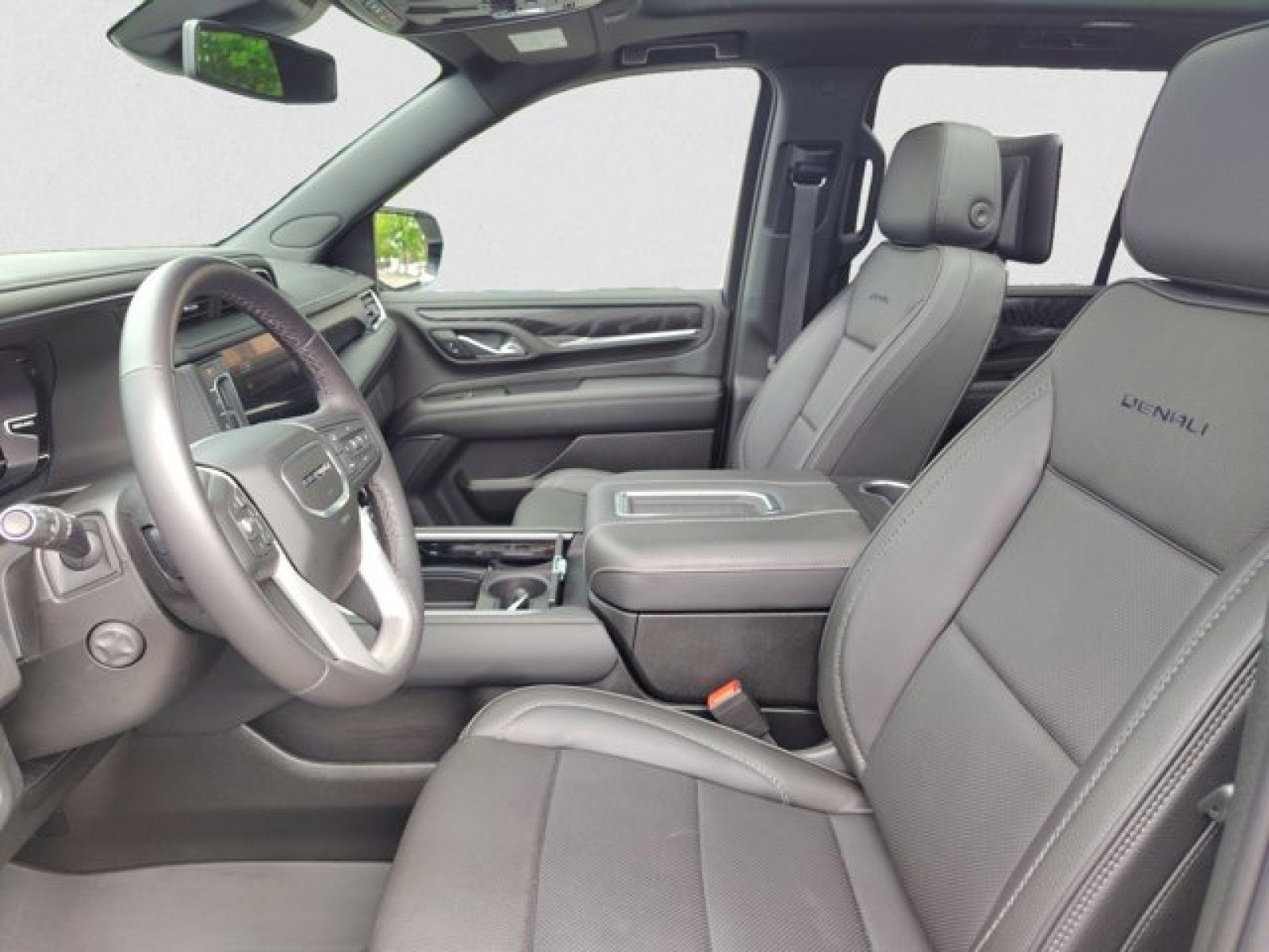 Used 2023 GMC Yukon Denali AWD/4WD image 11