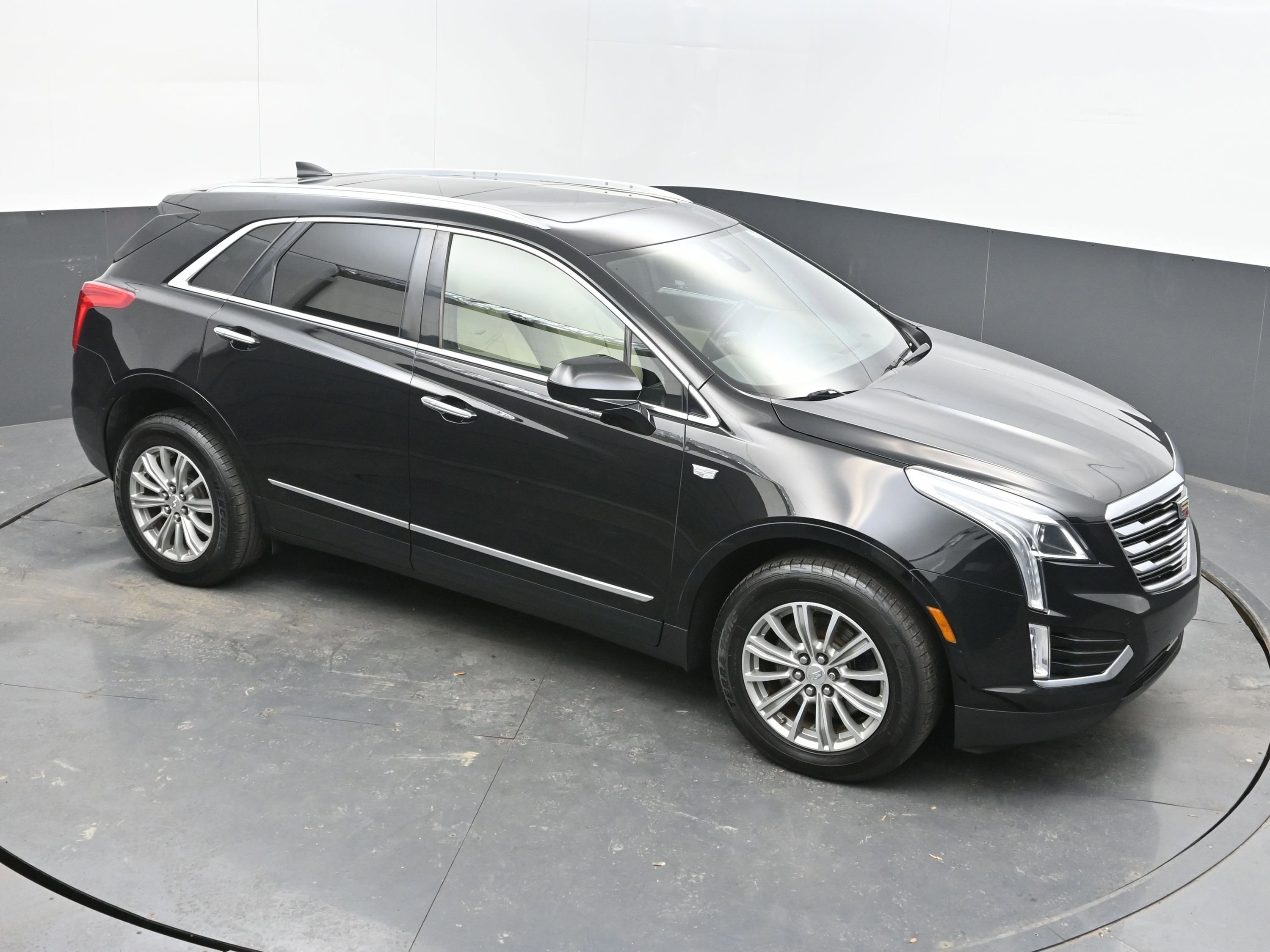 Used 2018 Cadillac XT5 Luxury w/ Driver Awareness Package image 29