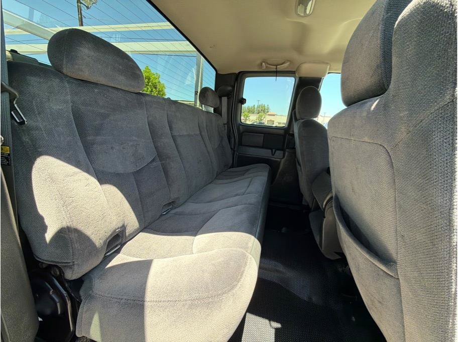 Used 2005 GMC Sierra 3500 SLE w/ Heavy-Duty Power Package RWD image 16