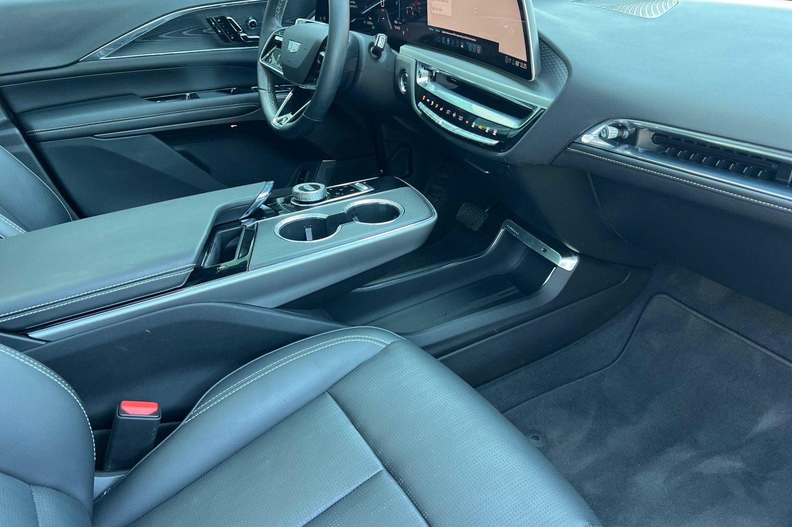 Used 2024 Cadillac Lyriq Sport RWD image 21