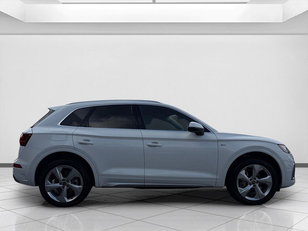 Used 2023 Audi Q5 2.0T Premium Plus w/ Premium Plus Package AWD/4WD image 6