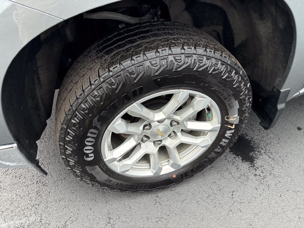 Used 2023 Chevrolet Silverado 1500 LT AWD/4WD image 9